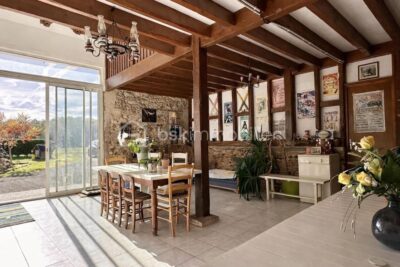 **Maison landaise de caractère avec piscine et parc arboré – Fort potentiel** – 5 pièces – 4 chambres – 164 m²