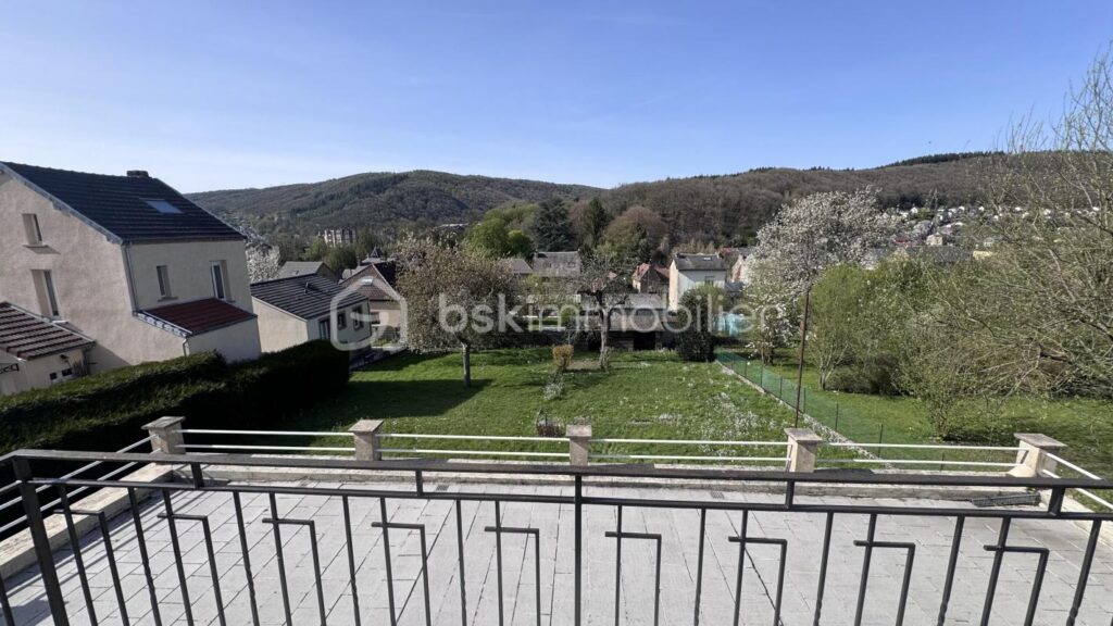 PAVILLON INDEPENDANT SUR SOUS-SOL A RENOVER – 7 pièces – 4 chambres – 122 m²