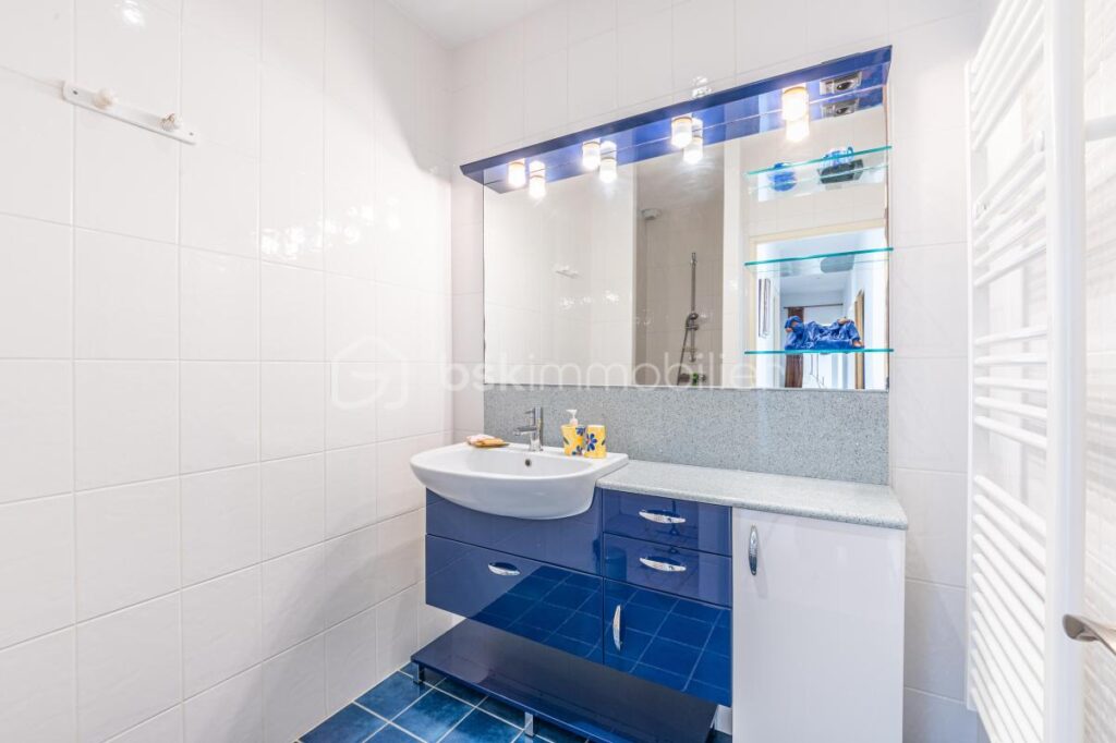 Belle propriété de 230 m² avec vue mer panoramique sur les îles d&rsquo;or – Piscine et ascenseur – 6 pièces – 4 chambres – 230 m²