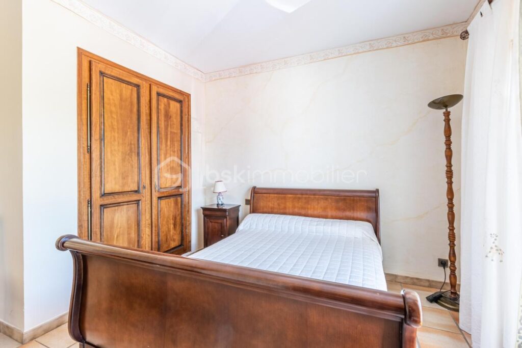 DPT VAR 83 : VERITABLE HAVRE DE PAIX – 6 pièces – 4 chambres – 160 m²