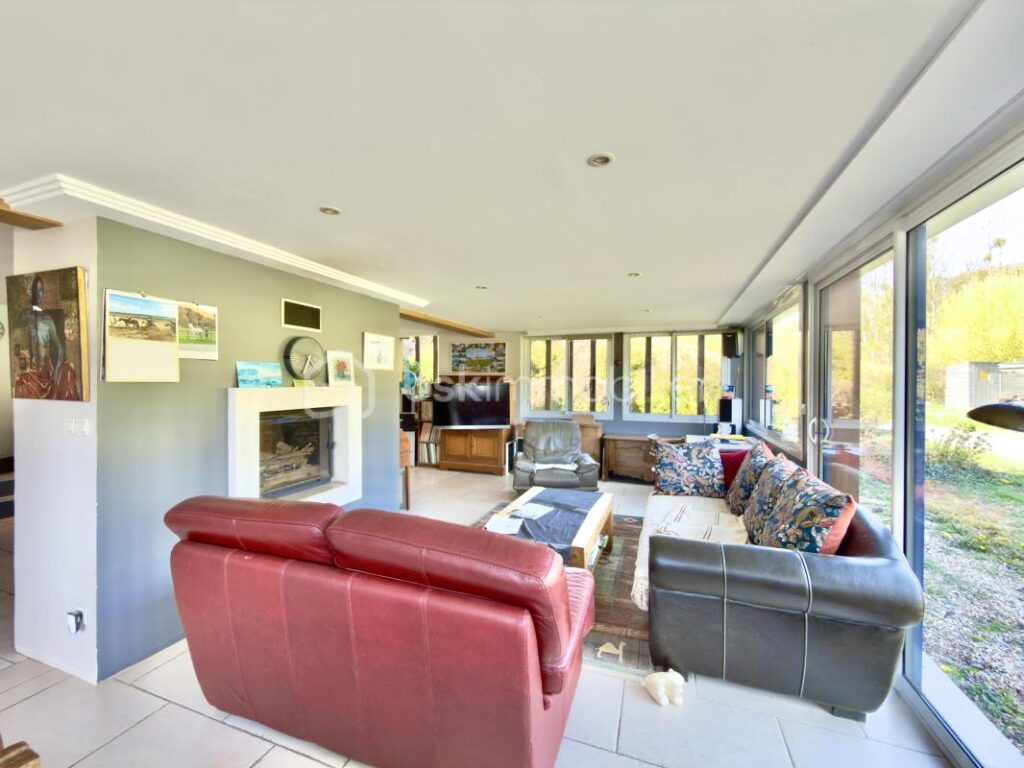 🏡 Maison pleine de charme 160 m² avec terrain exceptionnel de 5 500 m² – Rives-en-Seine – 8 pièces – 5 chambres – 160 m²