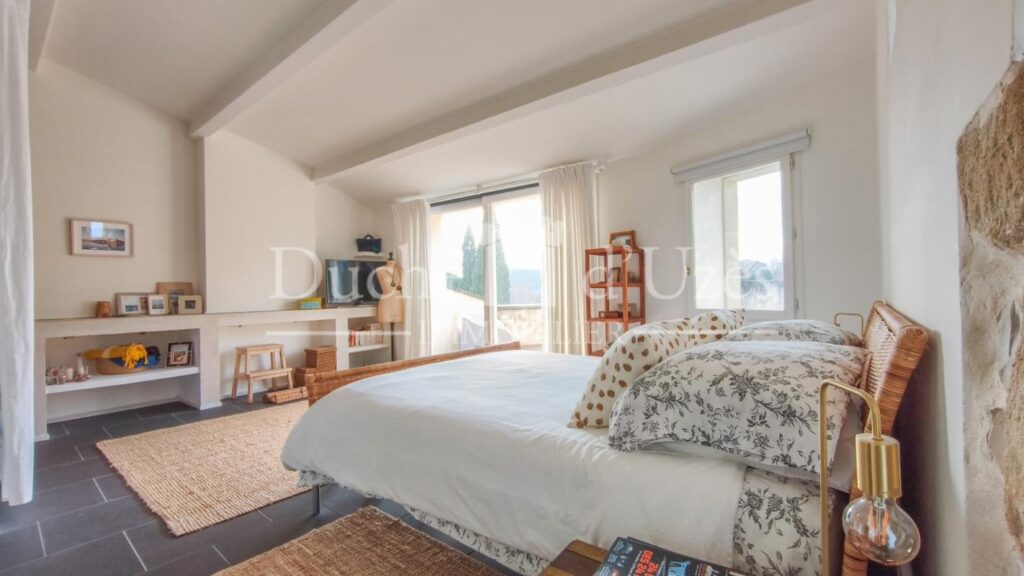 Maison – 6 pièces – 3 chambres – 150 m²