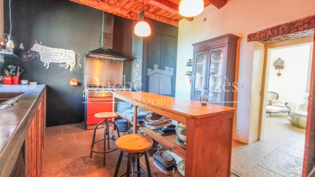 Maison – 14 pièces – 7 chambres – 330 m²