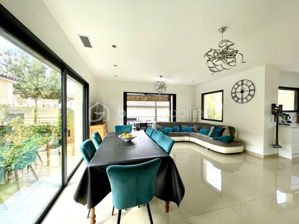 VILLA PLAIN PIED 186M²- VUE DEGAGEE -4 CHAMBRES-PISCINE- GARAGE- 34800 – 6 pièces – 5 chambres – 186 m²