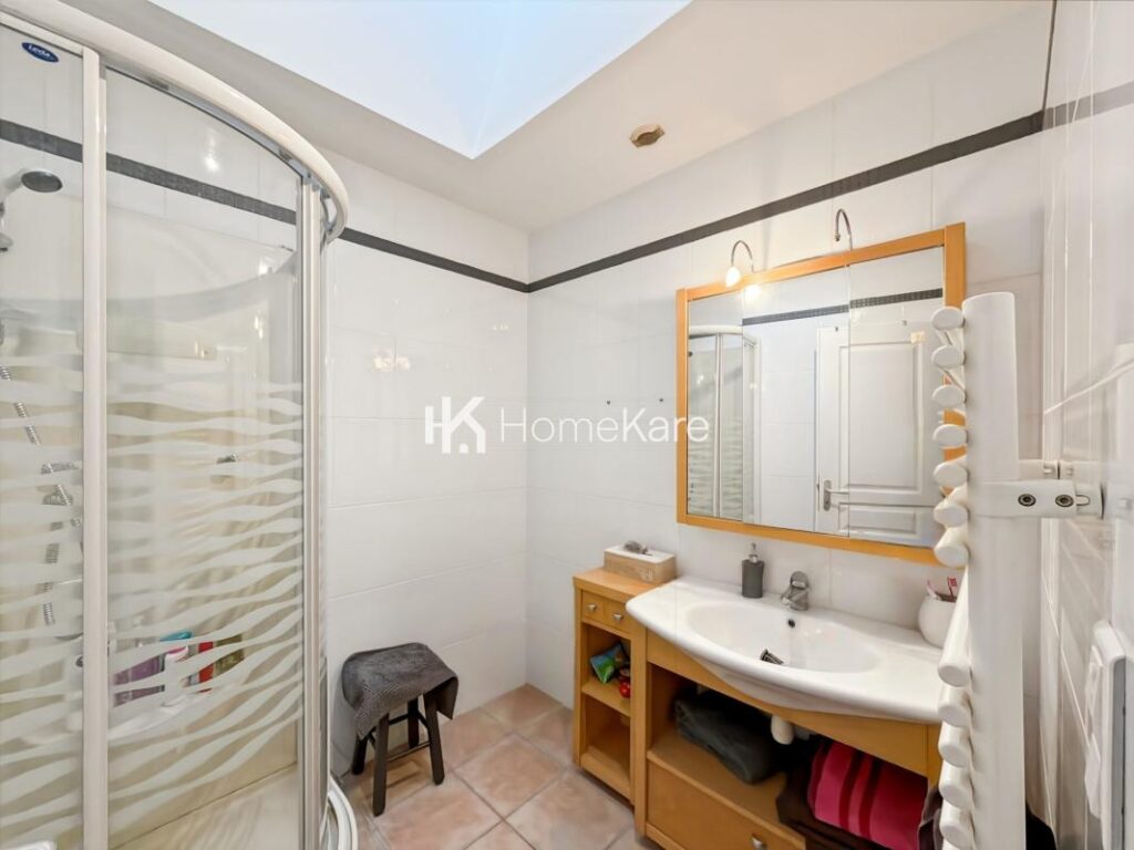 MAISON AVEC PISCINE ET VUE – 6 pièces – 5 chambres – 165 m²