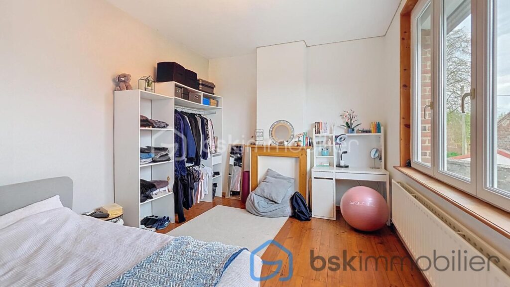 Maison semi-individuelle 4 chambres et parking spacieux – 6 pièces – 4 chambres – 162 m²