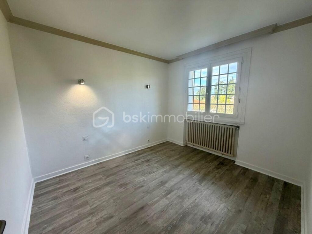 Maison 3 chambres – Vue dégagée sur la Côte Roannaise – Garage – Villerest (42) – 4 pièces – 3 chambres – 83 m²