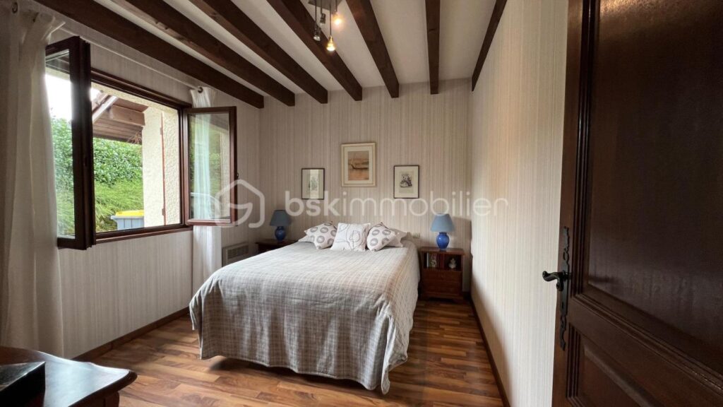 Maison de 168m² sur terrain de 2167m² – 5 pièces – 3 chambres – 168 m²