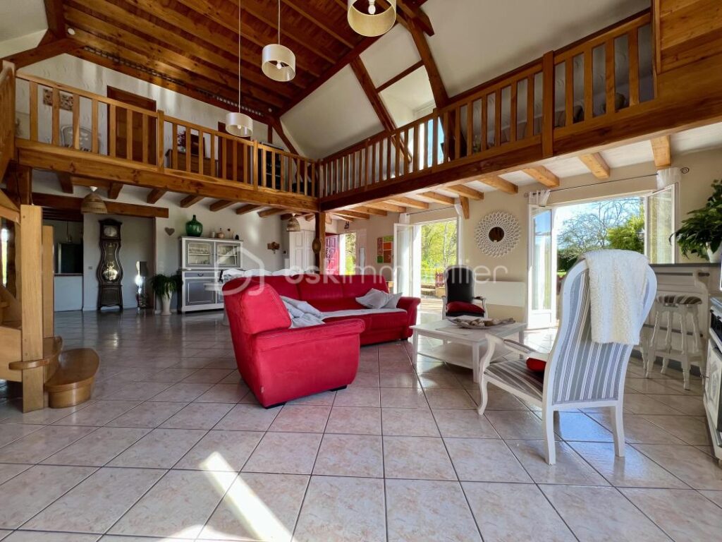 Maison traditionnelle – 5 pièces – 3 chambres – 162 m²