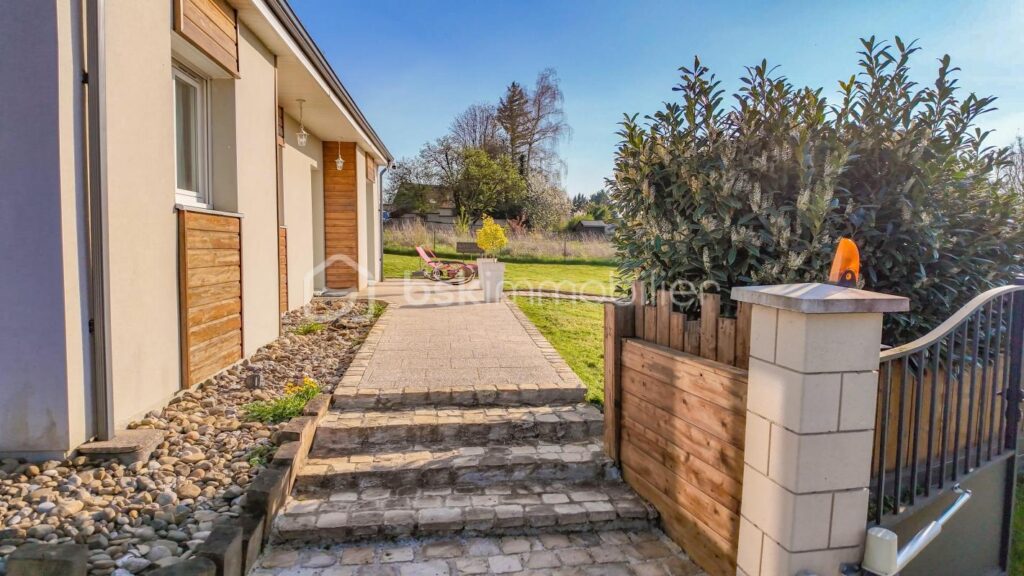 Maison traditionnelle récente avec vue idyllique benignoise – 4 pièces – 3 chambres – 98 m²