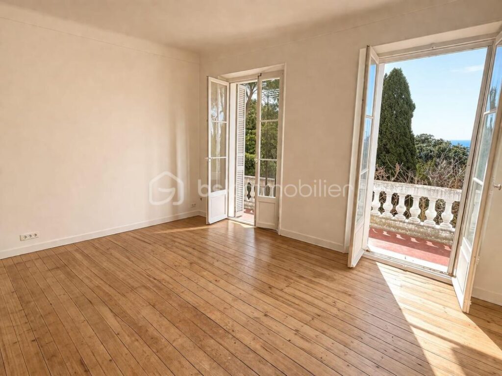 Centre de Saint-Raphaël – Élégante propriété de caractère des années 1930, vue mer sur un emplacement d’exception – 11 pièces – 5 chambres – 320 m²