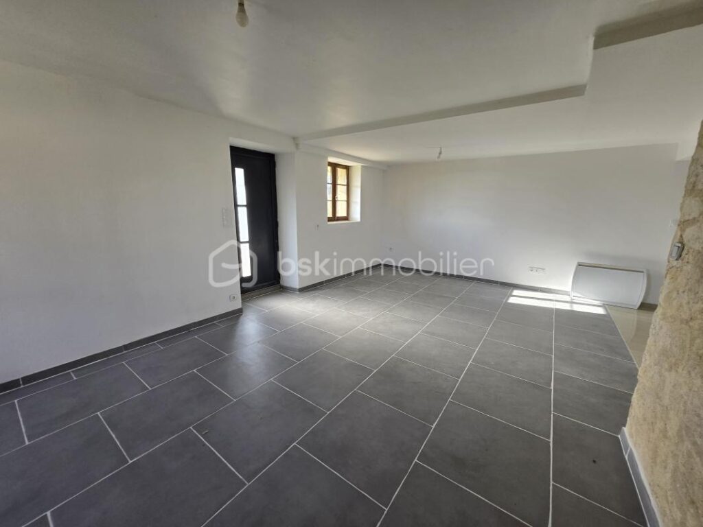 Magnifique Maison de village de 133m² à Saint Léger des Vignes – 6 pièces – 5 chambres – 133 m²