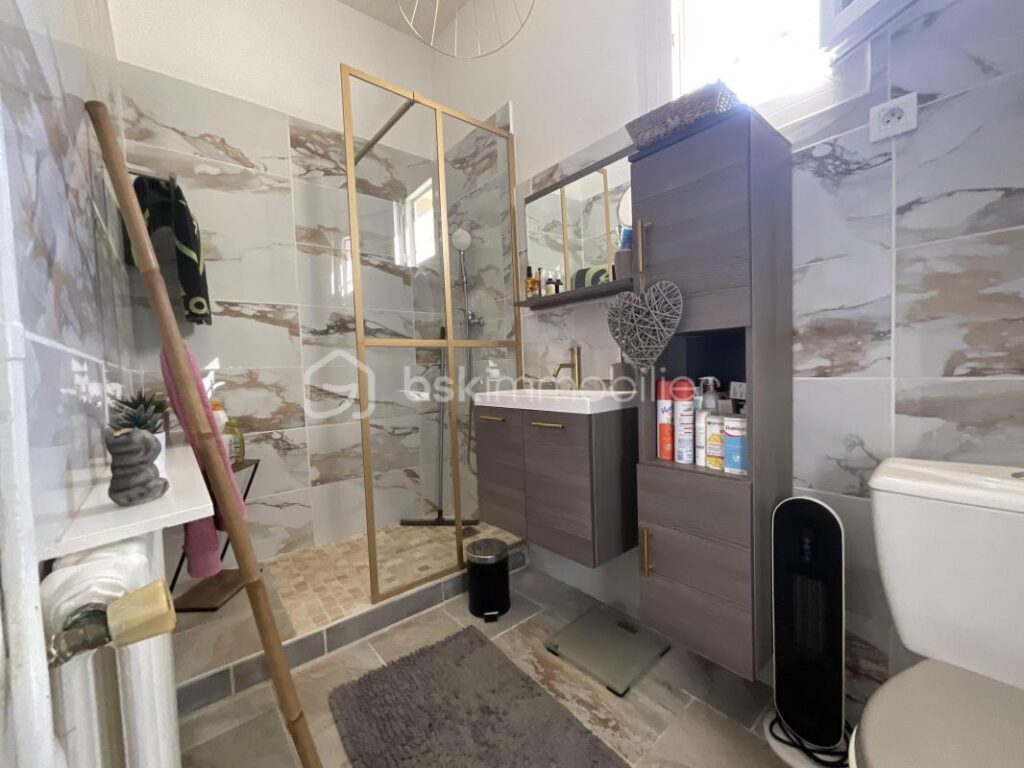 Charme bucolique et tranquillité à La Grand-Combe : Maison de village rénové avec terrasses ensoleillées – 3 pièces – 2 chambres – 65 m²