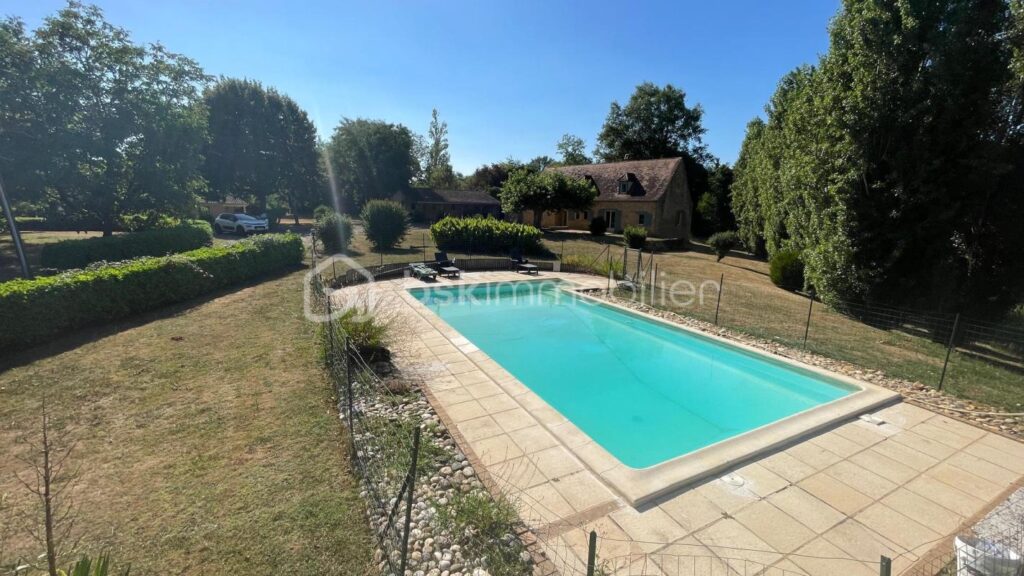 Propriété de 2 belles maisons de style Périgourdin avec piscine – 10 pièces – 6 chambres – 240 m²