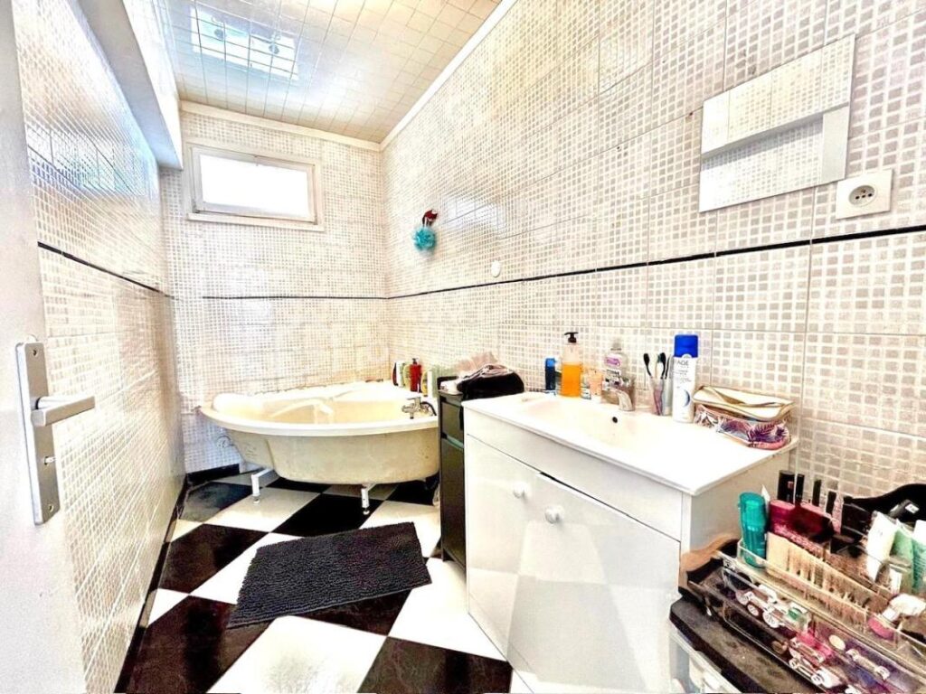*** Nouveauté : Idéal premier achat ou rentabilité attractive pour investisseur ! Appartement 4 pièces très lumineux avec balcons, situé au cœur d&rsquo;un secteur recherché de la ville de Sens*** – 4 pièces – 2 chambres – 97 m²