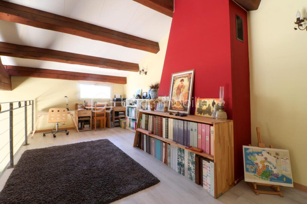 Villa Familiale 140 m², 3 Chambres, Piscine, Jacuzzi et Grand Garage – 5 pièces – 3 chambres – 140 m²