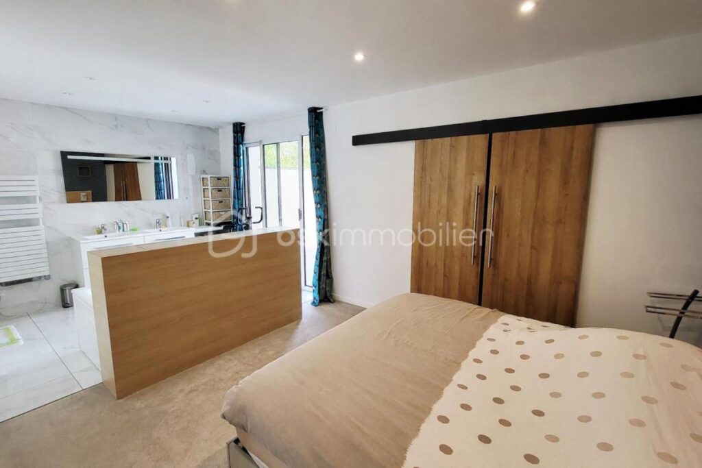 Maison plain pied tout confort – 6 pièces – 4 chambres – 156 m²
