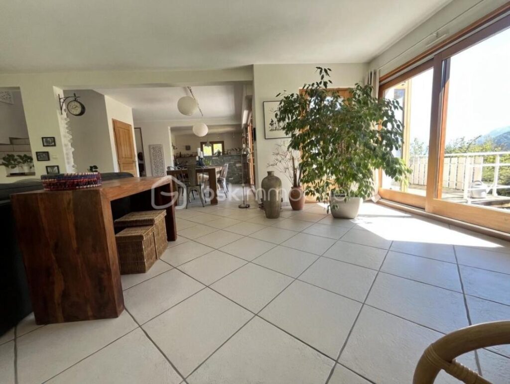 Maison contemporaine 5 pièces 180m² Saint Jean de Maurienne – 5 pièces – 4 chambres – 180 m²
