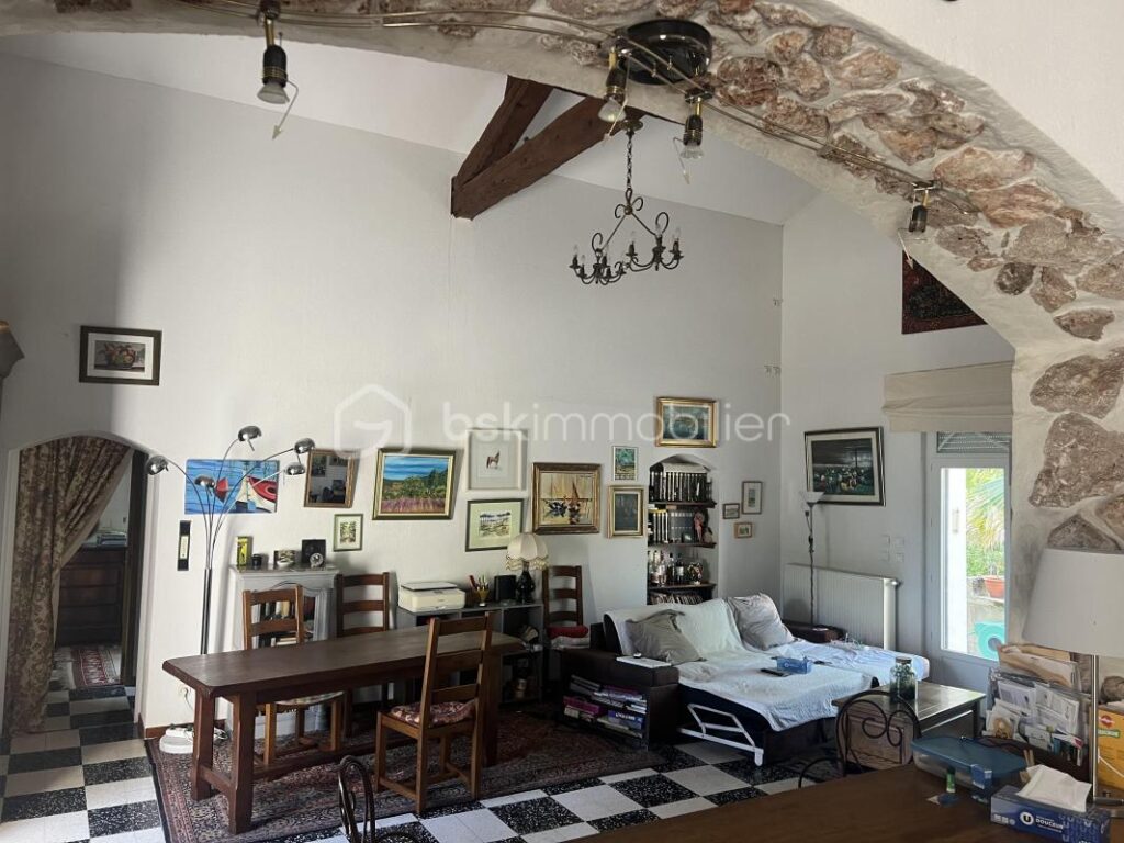 MAISON ATYPIQUE DE 90M² – 4 pièces – 2 chambres – 90 m²