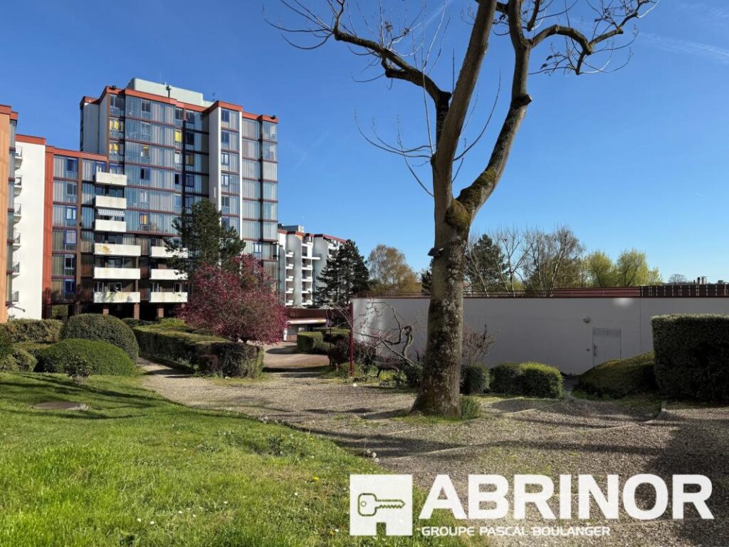 Superbe T4 traversant 81 m² — vue étang & tour Perret, plein sud | Résidence Parc de Beauvillé, Amiens – 4 pièces – 3 chambres – 81 m²