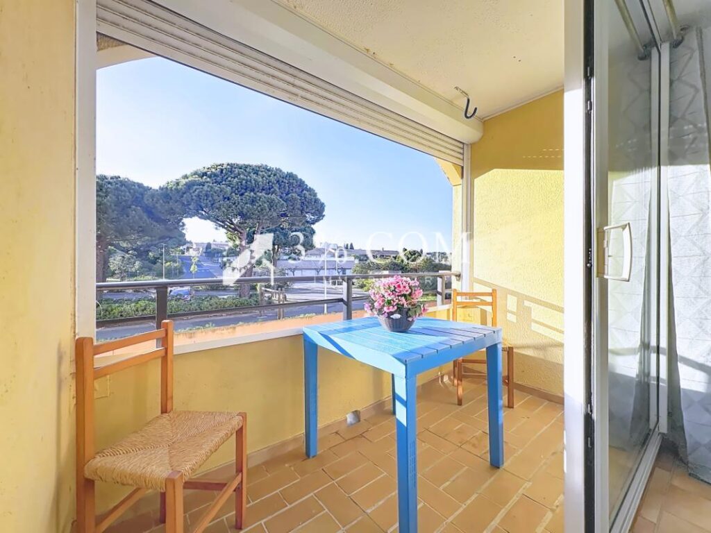 Appartement 3 pièces: 1 chambre + Cabine de 24 m2 avec balc – 3 pièces – 1 chambre – 23 m²