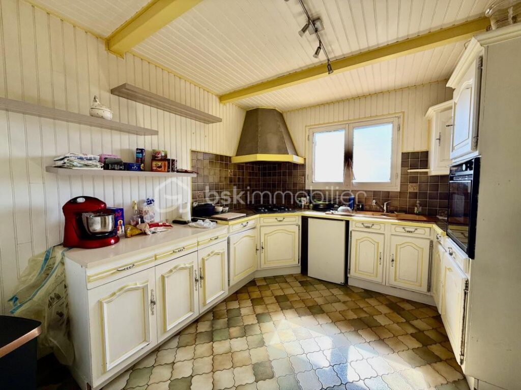 Maison individuelle avec piscine et vue mer – 6 pièces – 3 chambres – 220 m²