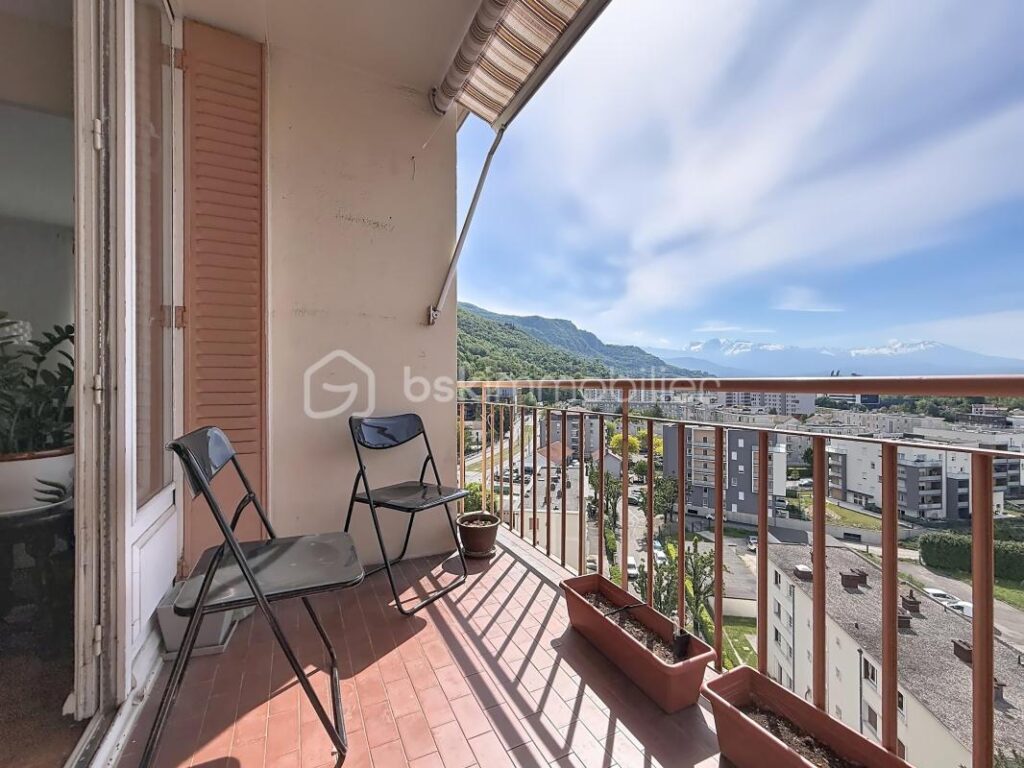 Appartement T4 de 68m2 au DERNIER ÉTAGE avec balcon et cave – 4 pièces – 2 chambres – 68 m²