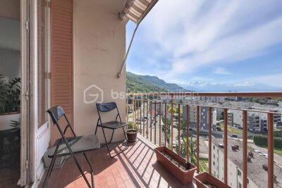 Appartement T4 de 68m2 au DERNIER ÉTAGE avec balcon et cave – 4 pièces – 2 chambres – 68 m²
