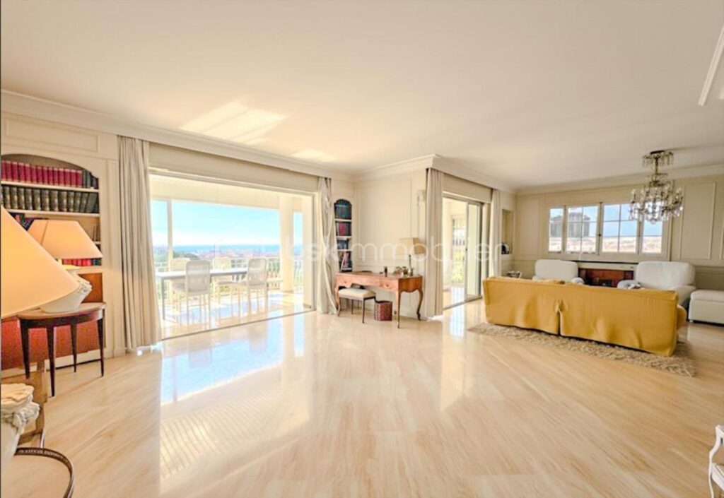 Demeure de caractère avec vue mer, piscine et multiples logements indépendants – 9 pièces – 6 chambres – 319 m²