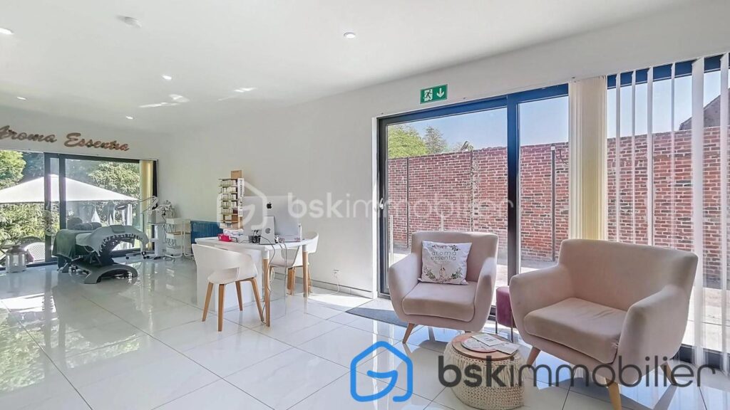 Maison INDIVIDUELLE LOCAL profession libérale – 8 pièces – 4 chambres – 210 m²