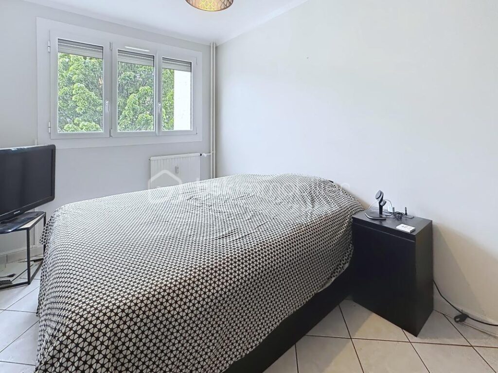 Appartement de 83 m2 avec terrasse – 4 pièces – 3 chambres – 82 m²
