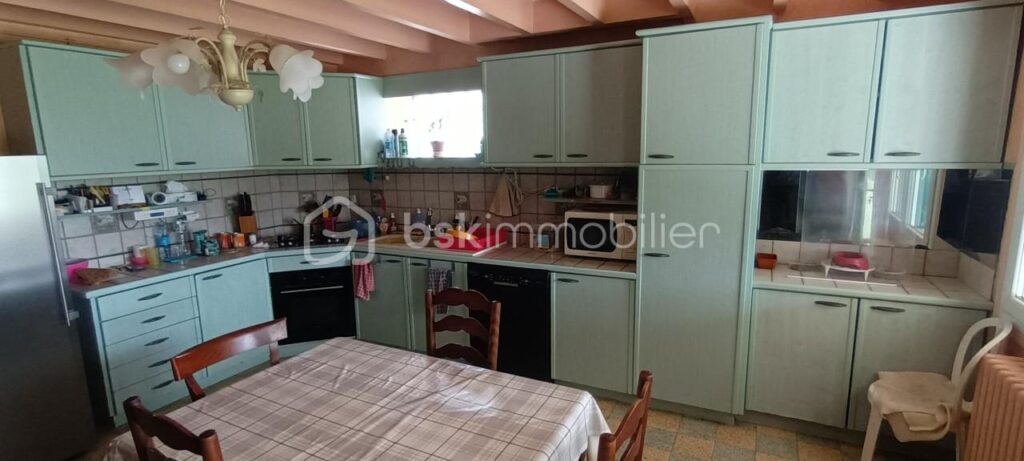 Maison familiale – 11 pièces – 8 chambres – 231 m²
