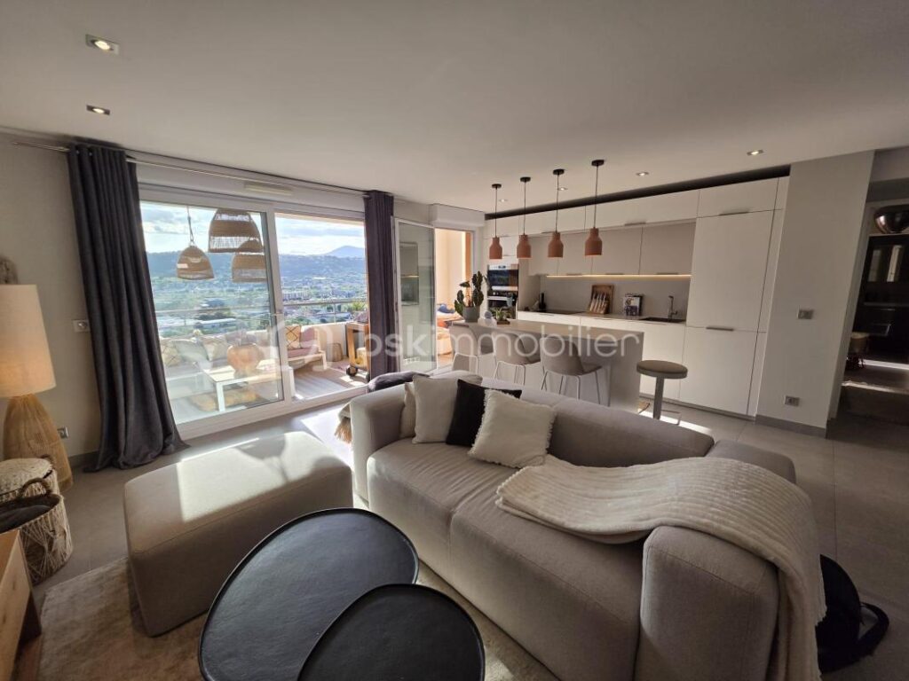 Nice – Corniche Fleurie | 3 pièces 66 m² | Terrasse 16 m² | Vue panoramique | Garage | Piscine – 3 pièces – 2 chambres – 66 m²