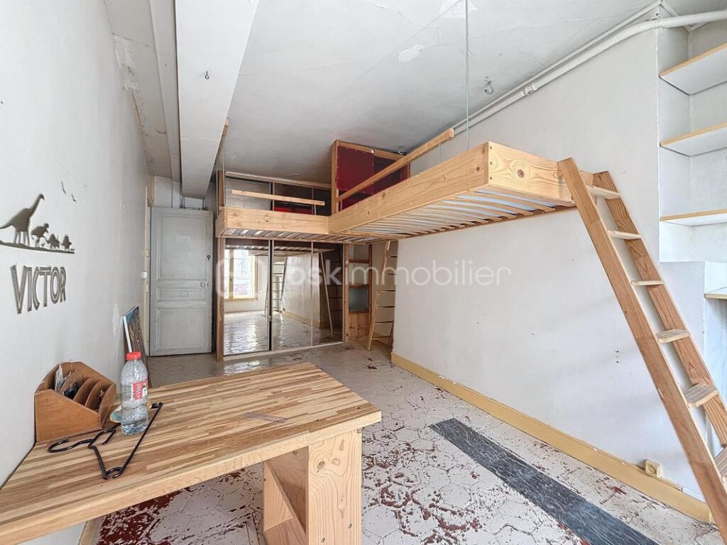 Charmante maison de ville sur 3 niveaux à fort potentiel!! – 5 pièces – 3 chambres – 116 m²
