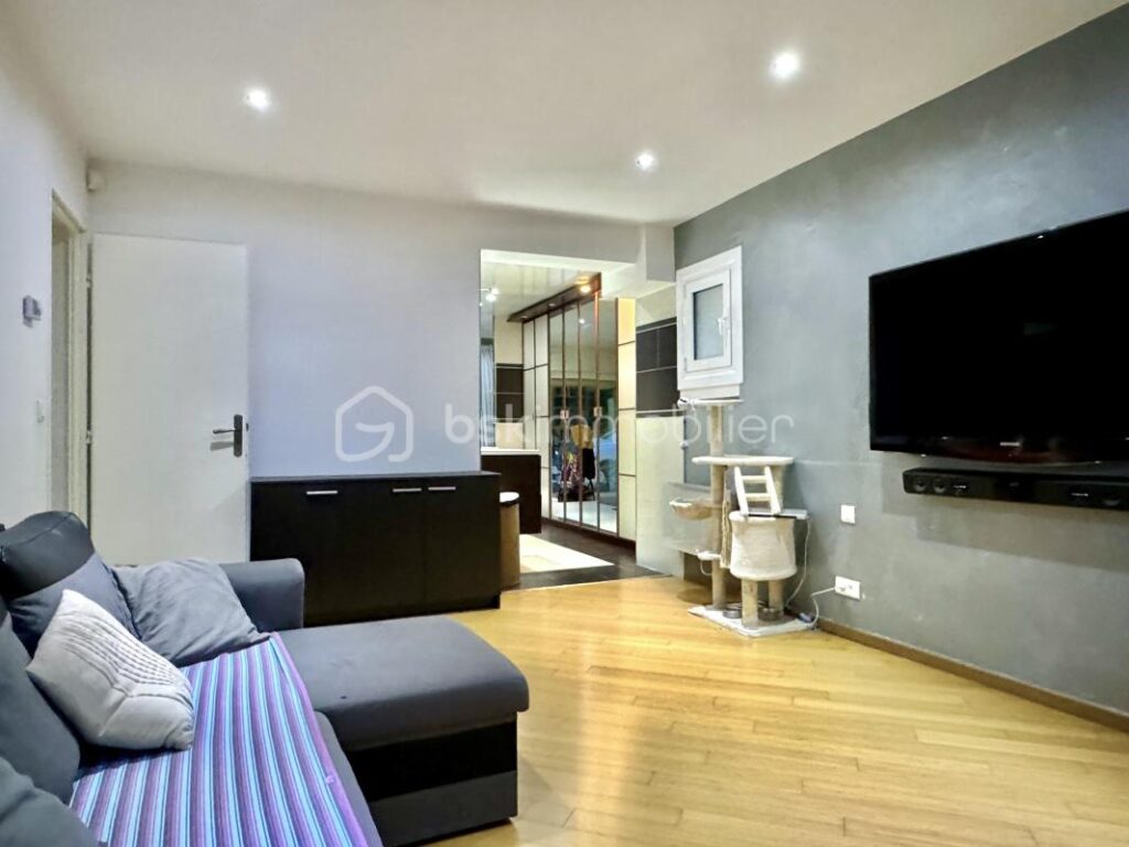 Fublaines – Maison d’architecte 200 m² + potentiel 250 m² – Terrain 3 500 m² – 8 pièces – 5 chambres – 192 m²