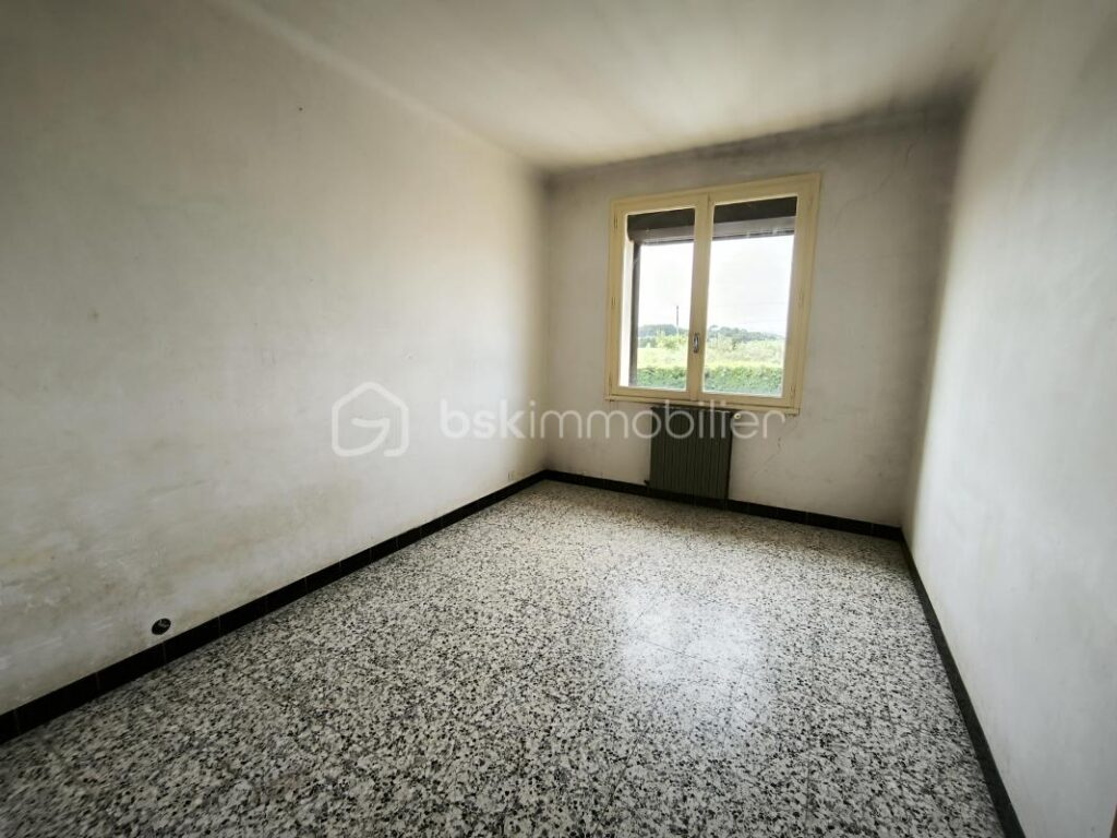 Maison avec vue panoramique sur la campagne gardoise – 4 chambres, dépendances et grand terrain arboré – 5 pièces – 4 chambres – 105 m²