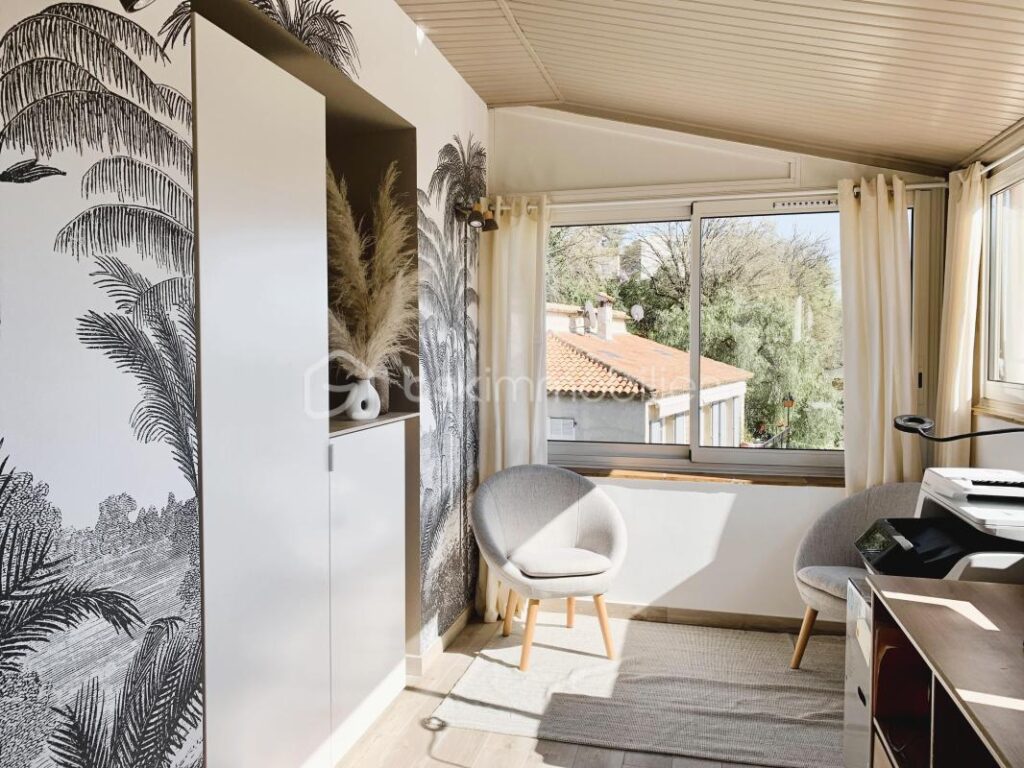 A Villeneuve-Loubet – Appartement 3 pièces atypique avec jardin de 200 m² et aperçu mer – 3 pièces – 2 chambres – 63 m²