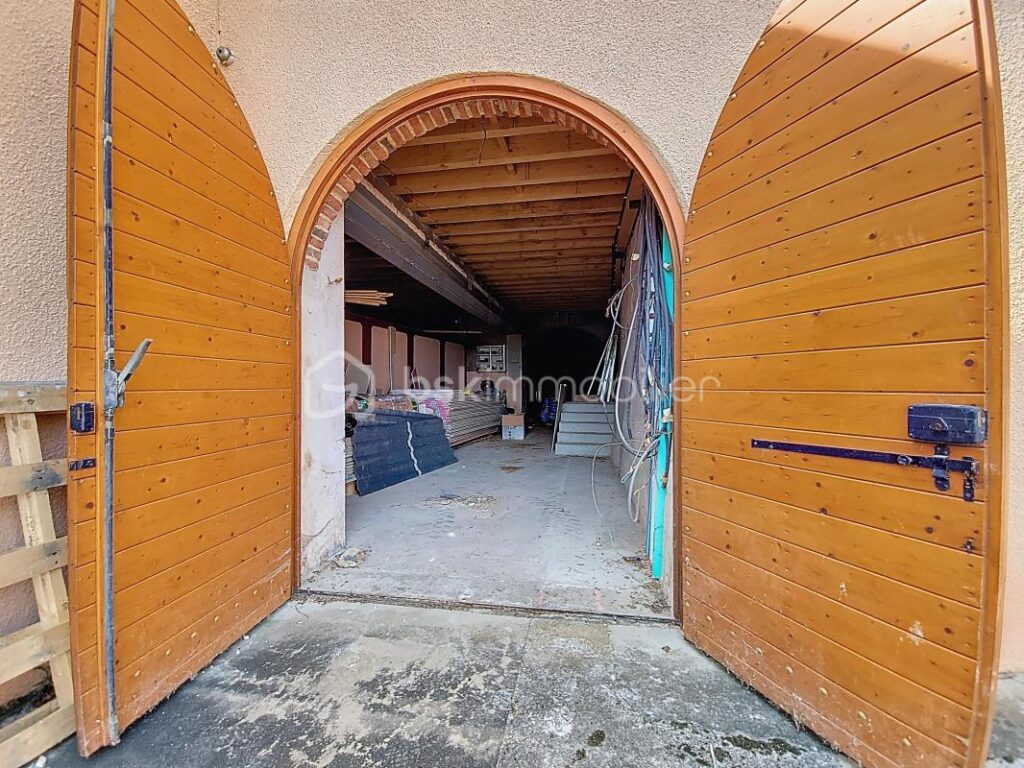 Maison à rénover avec fort potentiel – Le Perréon – Dépendances + terrain – 4 pièces – 3 chambres – 132 m²