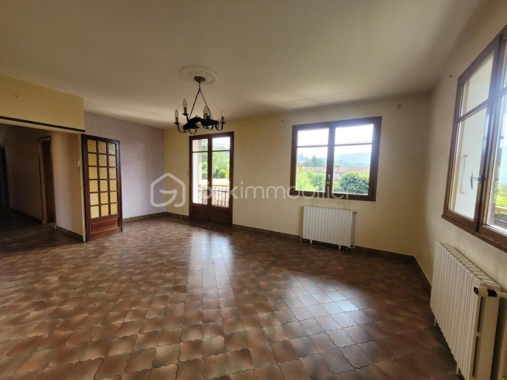 Saint Jean de Moirans Maison Individuelle 380 000 € – 6 pièces – 4 chambres – 180 m²
