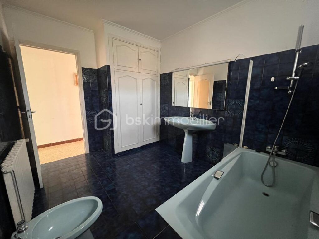 Villa double habitation sur 1810 m² avec vue – 7 pièces – 5 chambres – 168 m²