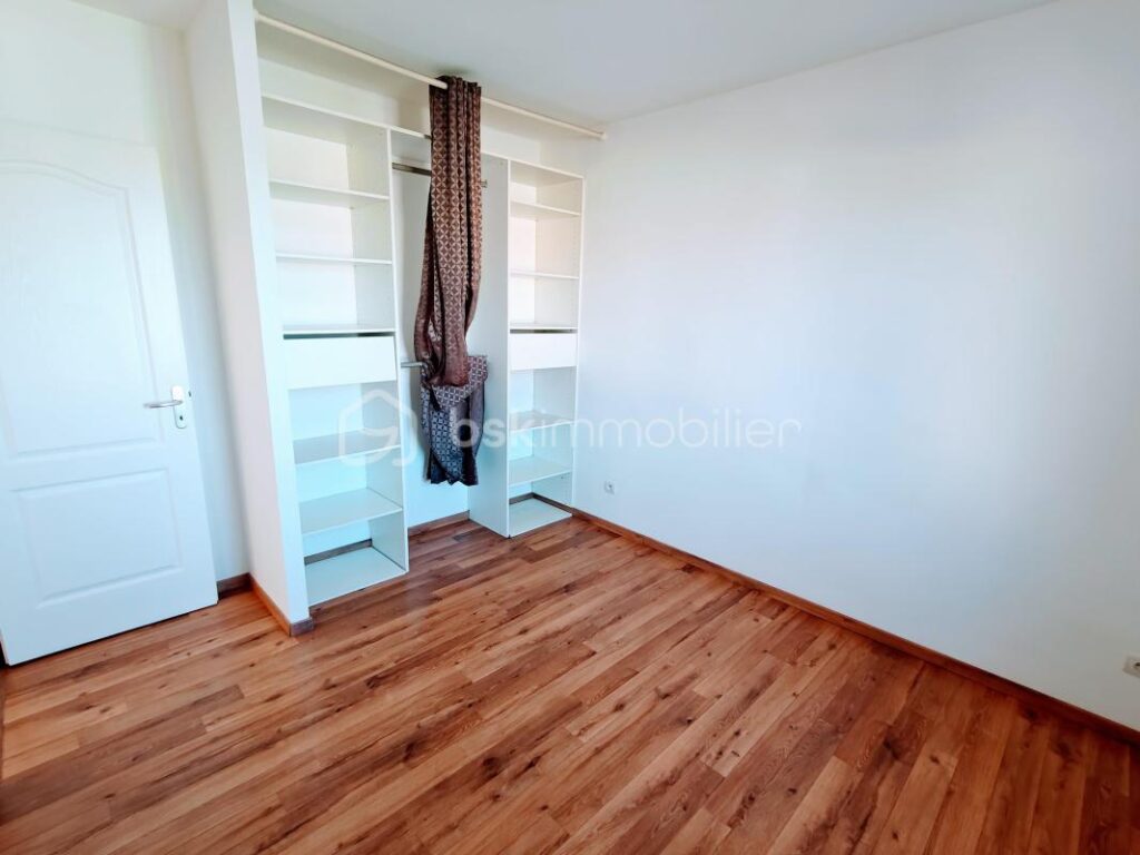 Pavillon plain-pied 3 chambres de 93m², garage, terrain 719m² – 4 pièces – 3 chambres – 92 m²