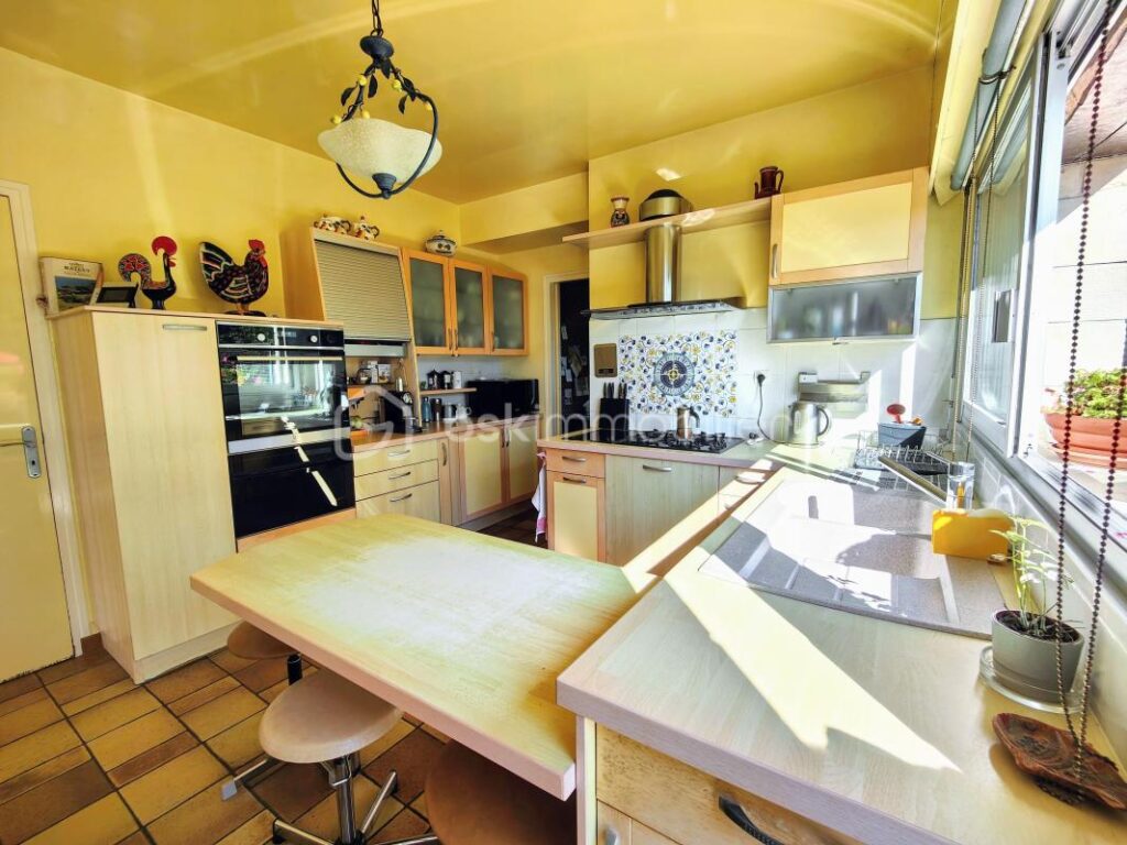 Plein centre, maison familiale av 5 ch sous-sol et jardin clos arboré ! – 8 pièces – 4 chambres – 180 m²