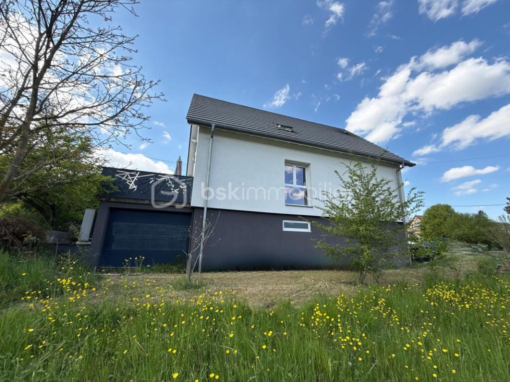 Maison contemporaine 2015 – 140m2 – 5,12 ares de terrain – 5 pièces – 4 chambres – 140 m²