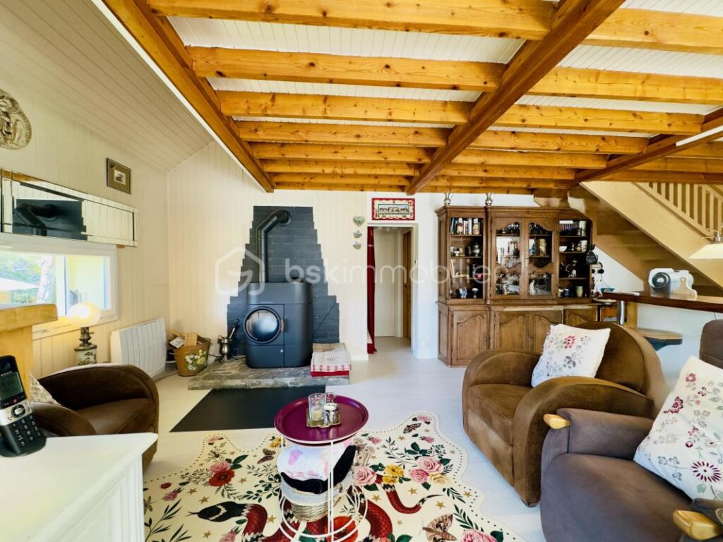 ✨ Saint Sixt – Maison familiale T6 rénovée avec vue montagnes, terrain de 1 262 m² ✨ – 6 pièces – 3 chambres – 128 m²