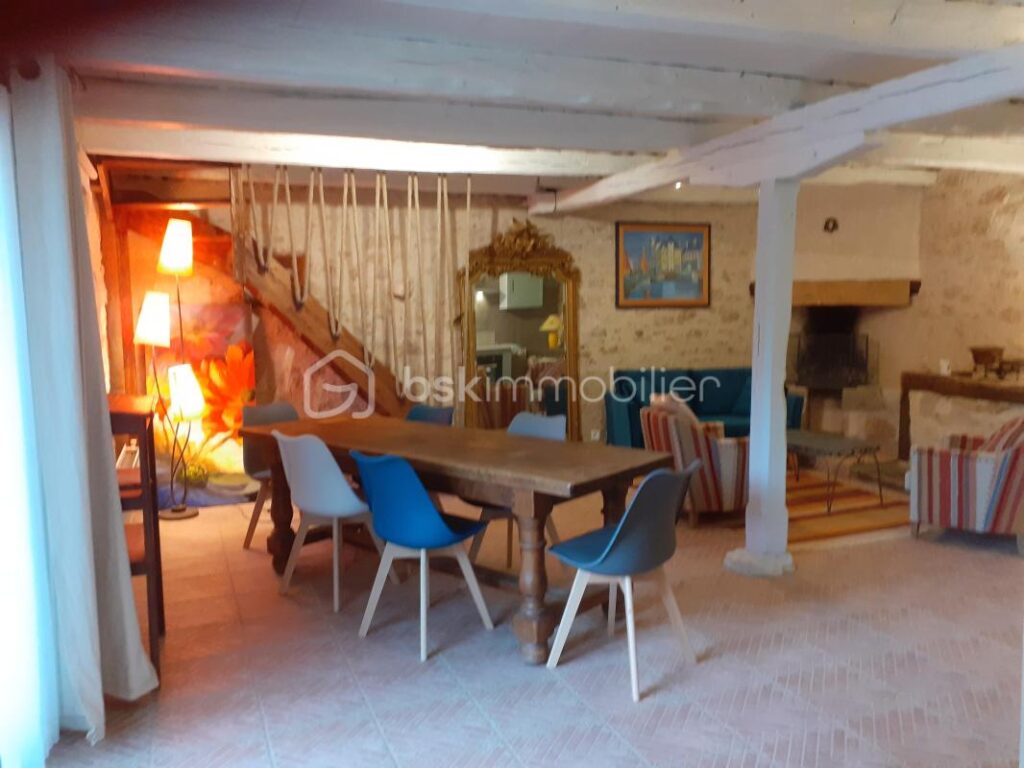 Évasion rustique en pleine campagne : sublime corps de ferme avec piscine et vaste terrain à Berganty – 15 pièces – 3 chambres – 374 m²