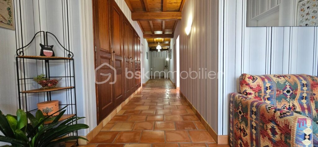 Havre de paix de 410m2 sur un terrain de 13000m2 avec Piscine – 11 pièces – 6 chambres – 410 m²