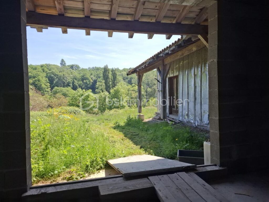Maison à terminer de 160 m² – Vue campagne – Pessac-sur-Dordogne (33890) – 1 pièce – 4 chambres – 160 m²