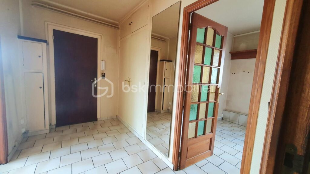 LES GOBELINS / APPARTEMENT DE 100M² / GARAGE / CAVE – 4 pièces – 2 chambres – 100 m²