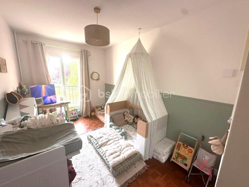 Pantin — Appartement 4 pièces traversant 69,47 m², en parfait état, balcon, cave et parking – 3 pièces – 2 chambres – 69 m²