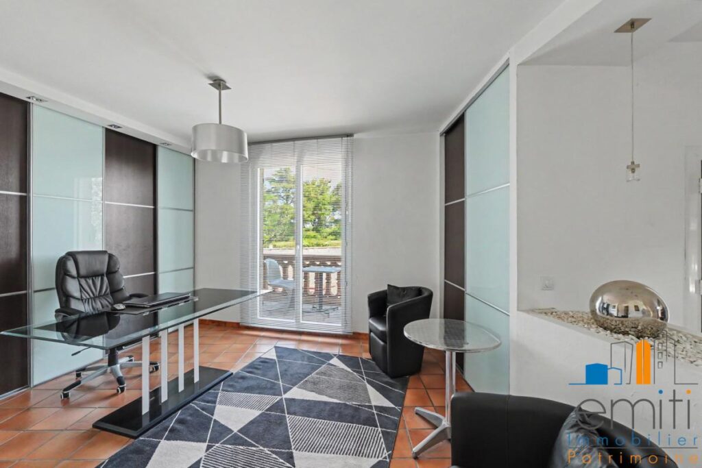 Maison – 6 pièces – 4 chambres – 186 m²